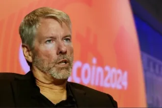 Michael Saylor refrains from purchasing Bitcoin as prices fall below $87k