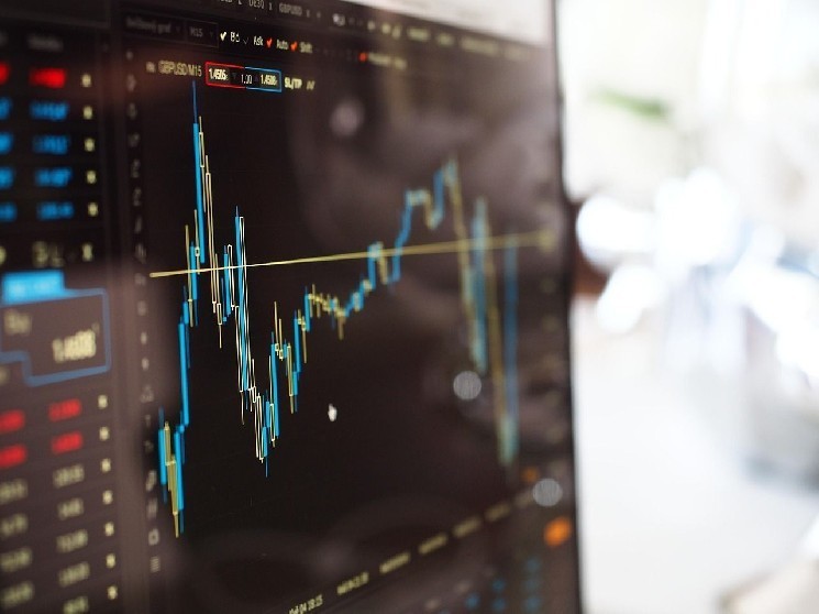 Bitcoin's upcoming $14 billion option expiration date is marked by a surge in the put call ratio. What does it indicate?