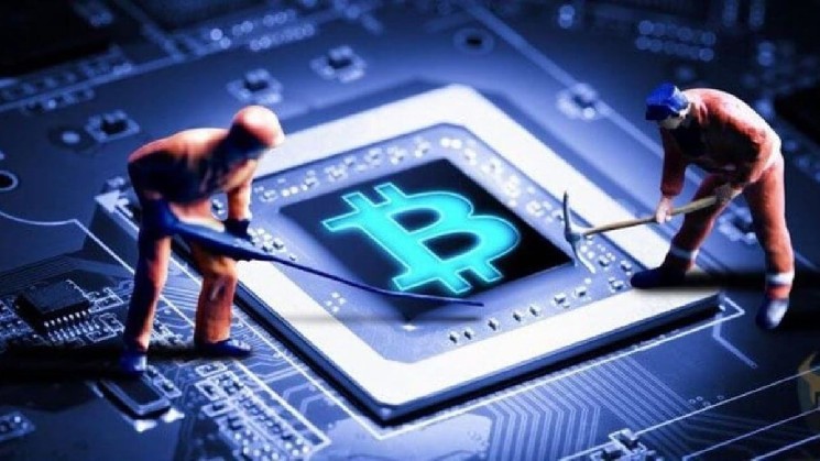 Bitcoin mining companies' revenues are declining, but they are not selling. What does this mean historically?