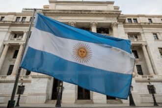 Argentina will adjust dollar to inflation from January